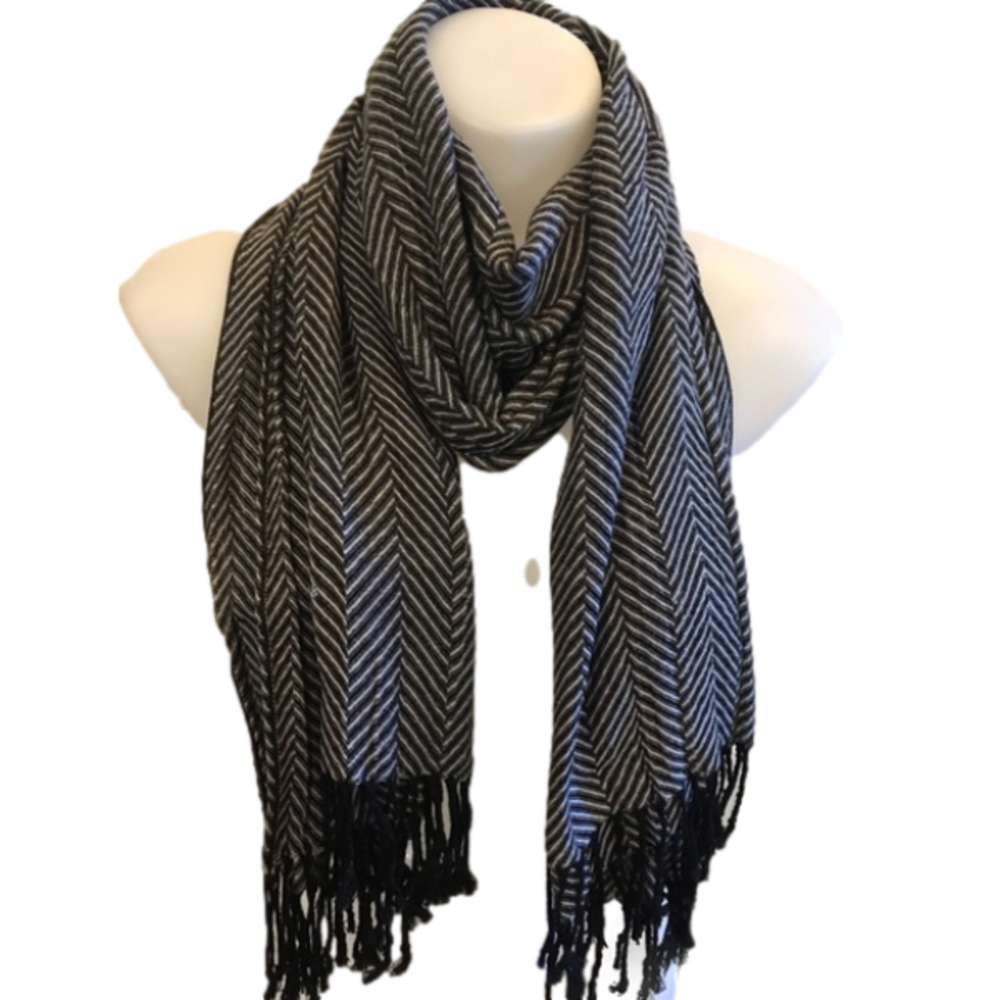 Black and White Chevron Pattern Scarf with Tassels